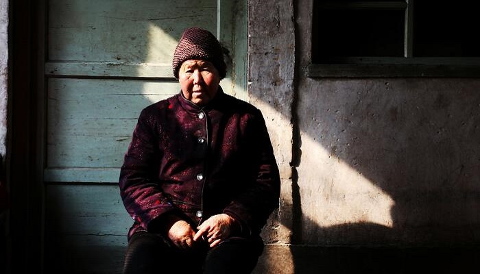 梦到不认识的老太太(梦到不认识的老太太来家里赶不走)