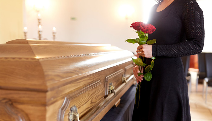 梦见红棺材是什么征兆(女人梦见红棺材是什么征兆)