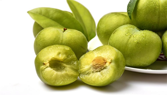 梦见摘李子(梦见摘李子吃是什么兆头)