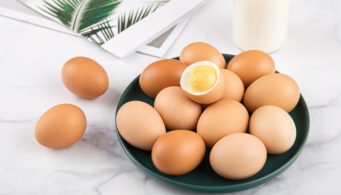 女人梦见自己吃煮鸡蛋()