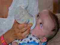 女人梦见抱着个女婴儿()