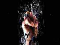 梦见和别人一起逃脱成功(梦到自己不停逃跑躲藏)