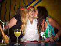 梦见老婆出车祸是什么预兆(梦见老婆出车祸是什么预兆自己也被撞飞)