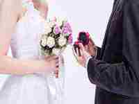 女人梦见捡钱变成冥币扔不掉(女人梦见捡钱变成冥币)