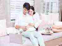 梦见老公和别的女人暧昧当着我的面(梦见老公和别的女人暧昧当着我的面我哭着要和她离婚)