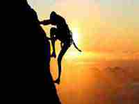 梦见蟒蛇把人活活吞了(梦见蟒蛇把人活活吞了又救出来)