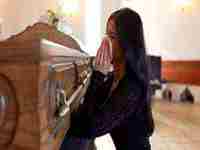 梦见死去的外公活着跟我说话(梦见死去的外公活着跟我说话我哭了)