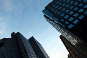 梦见自己头发秃了一块(梦见自己头秃了一块是什么意思)