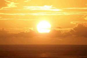 梦见踩玻璃(梦见脚踩玻璃有什么预兆)