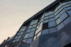 女人梦到了去世的亲人(女人梦见死去的亲人是什么预兆)