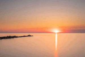 女人梦见给别人捉虱子(梦见帮别人头上捉虱子有什么预兆)