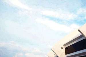 女人梦见刮大风特别大的风(女人梦见刮风是什么预兆)